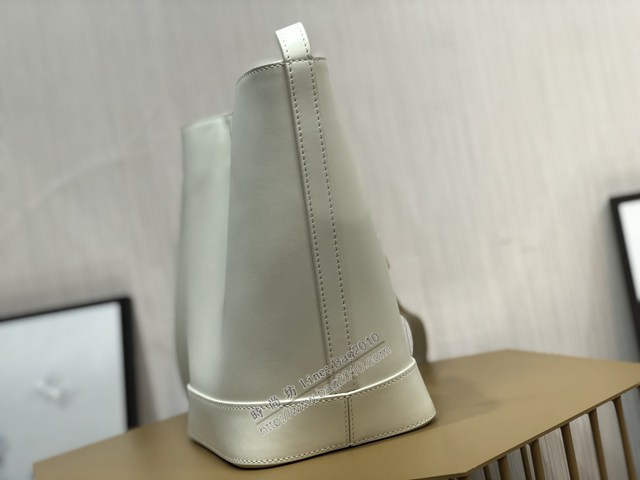 Celine專櫃2023s春夏新品CUIR TRIOMPHE小號繡花光滑牛皮水桶包 賽琳百搭斜挎肩背女包 sldj2437